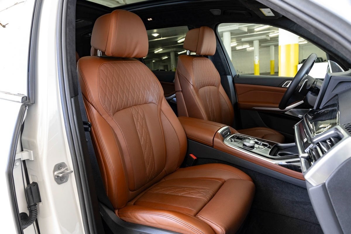2025 BMW X7 M60i