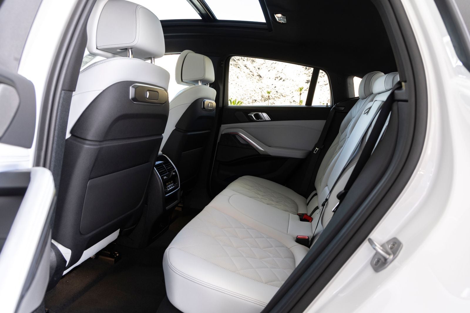 2027 BMW X6 xDrive40i