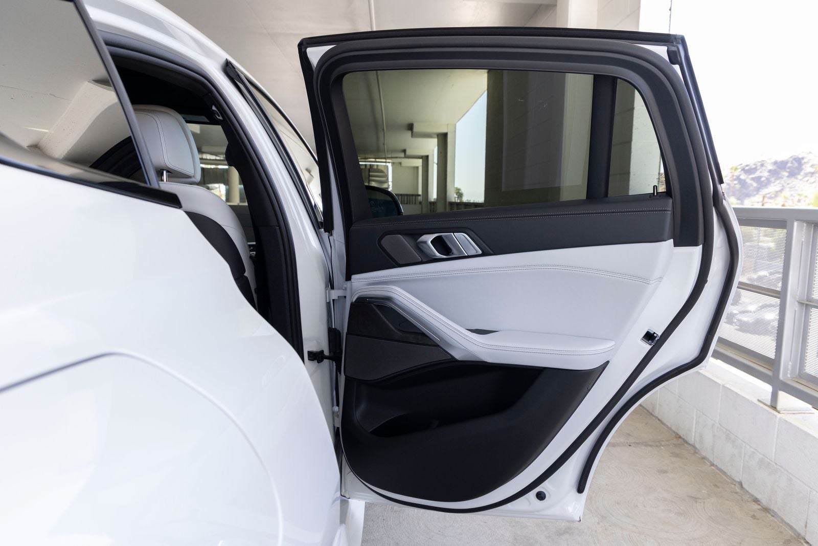 2027 BMW X6 xDrive40i