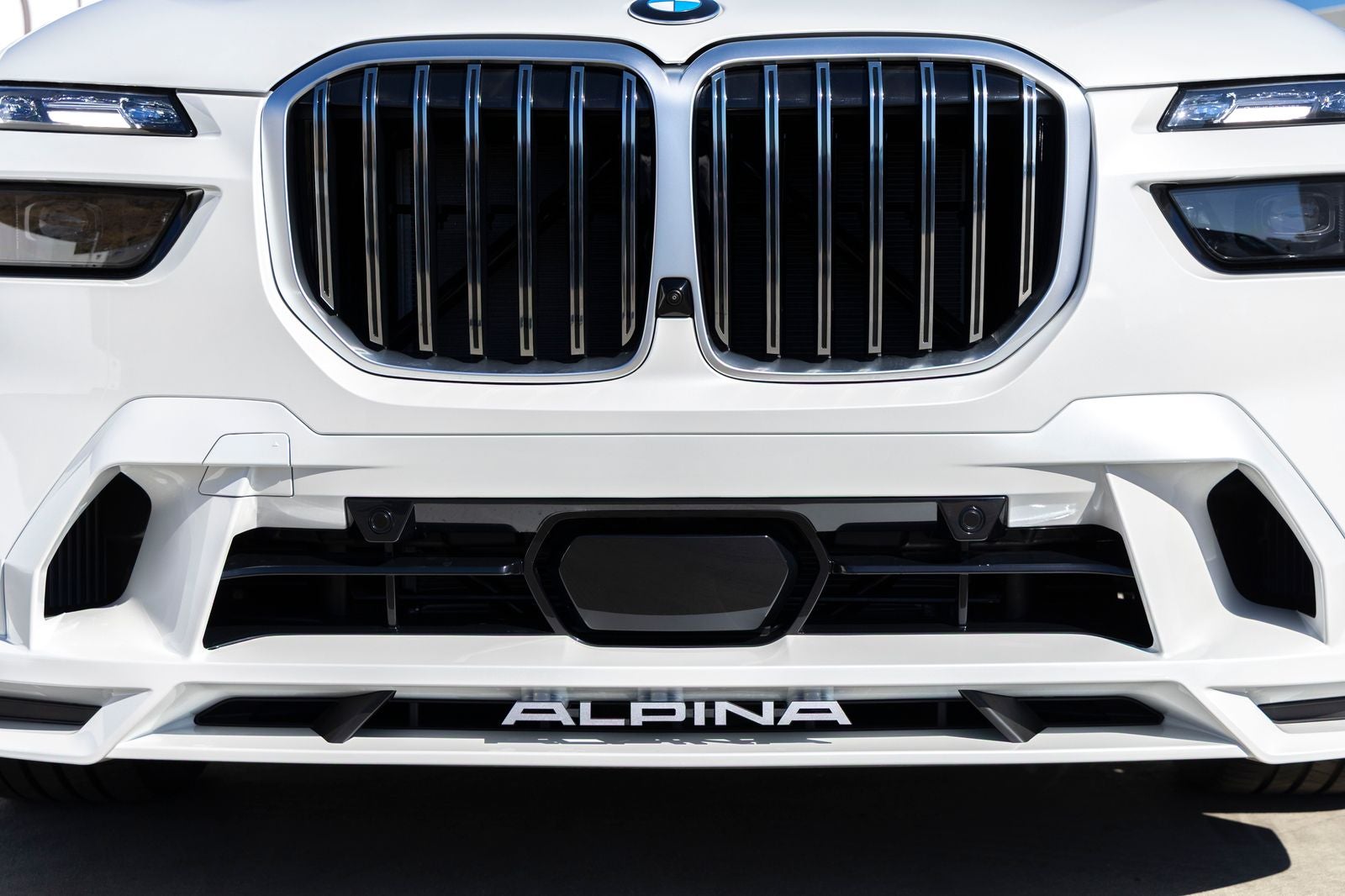 2026 BMW B7 ALPINA XB7