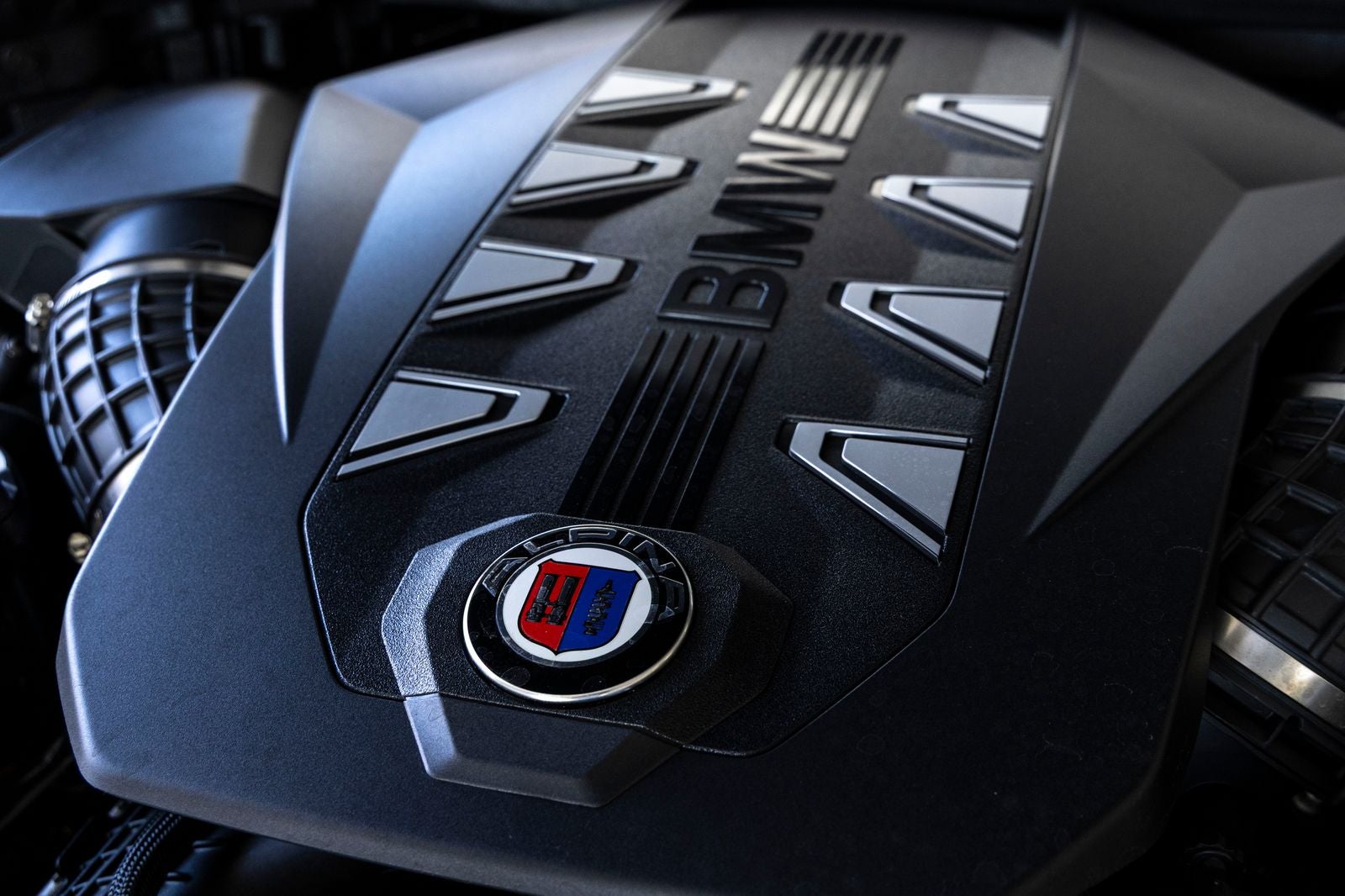 2026 BMW B7 ALPINA XB7