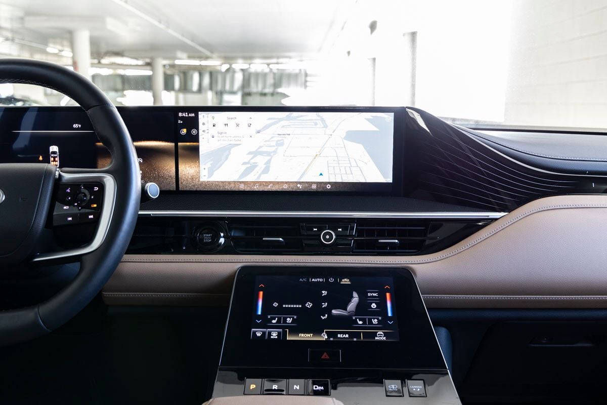 2025 INFINITI QX80 LUXE