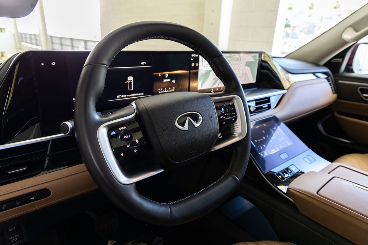 2025 INFINITI QX80 LUXE