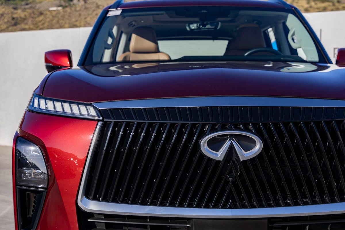 2025 INFINITI QX80 LUXE