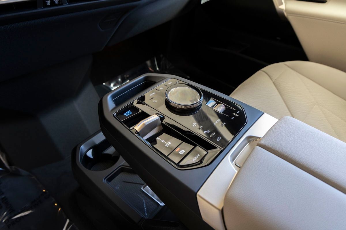 2026 BMW iX xDrive45