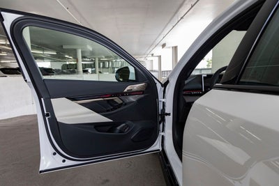 2026 BMW 550e 550e xDrive