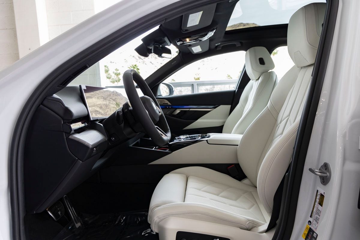 2026 BMW 550e 550e xDrive