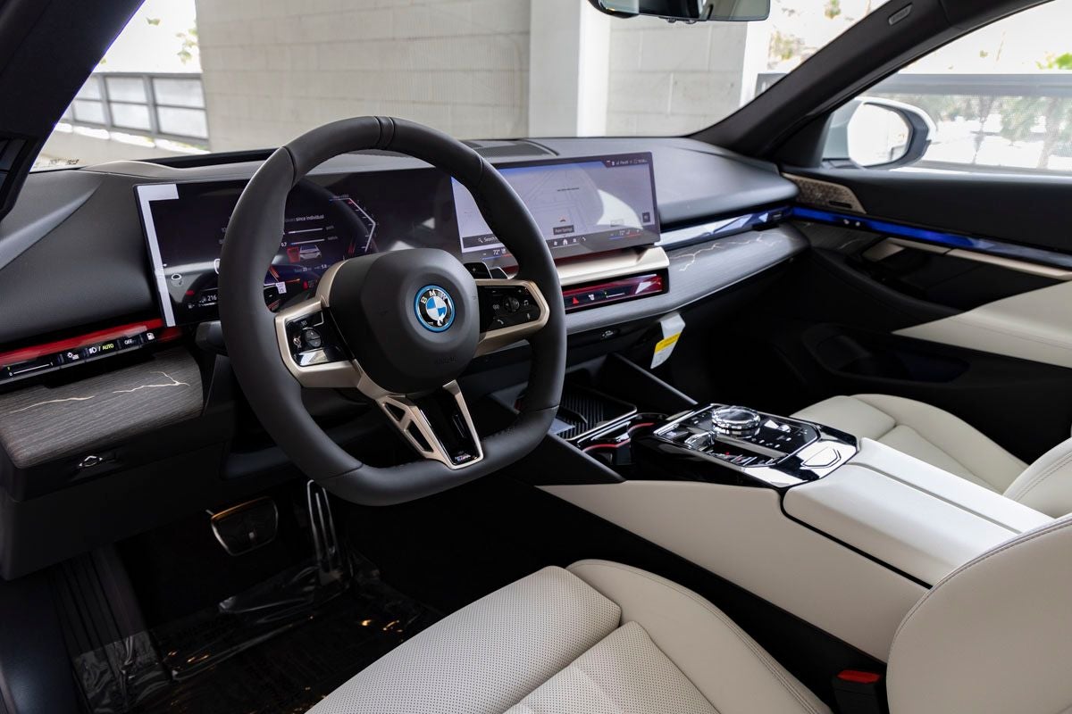 2026 BMW 550e 550e xDrive