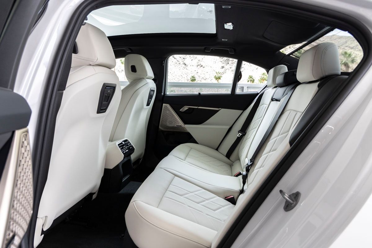 2026 BMW 550e 550e xDrive