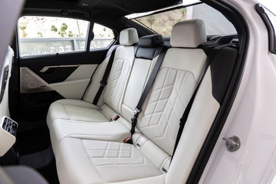 2026 BMW 550e 550e xDrive