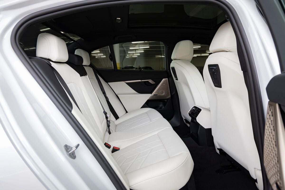 2026 BMW 550e 550e xDrive