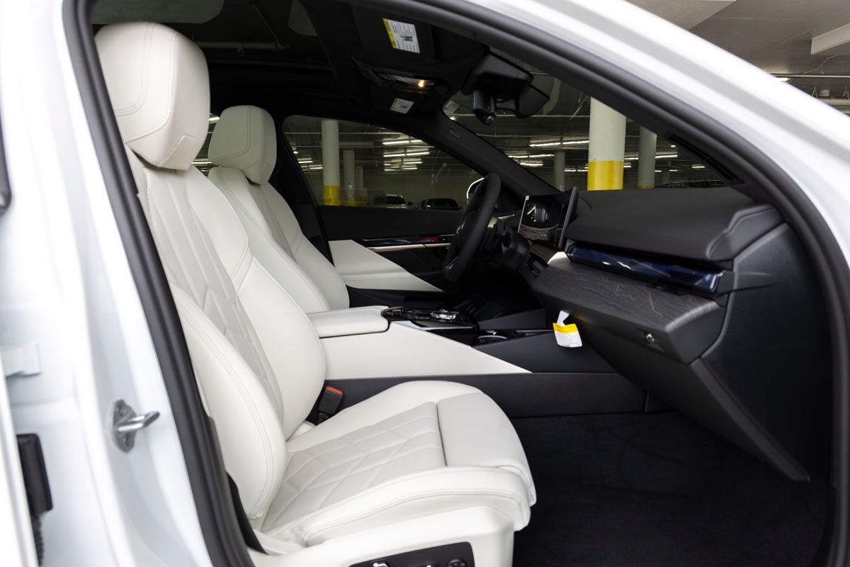 2026 BMW 550e 550e xDrive