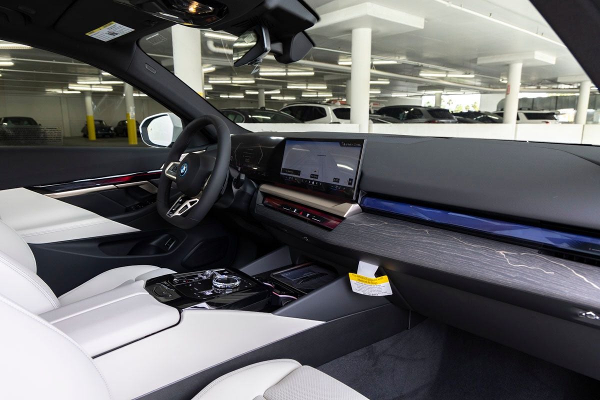 2026 BMW 550e 550e xDrive