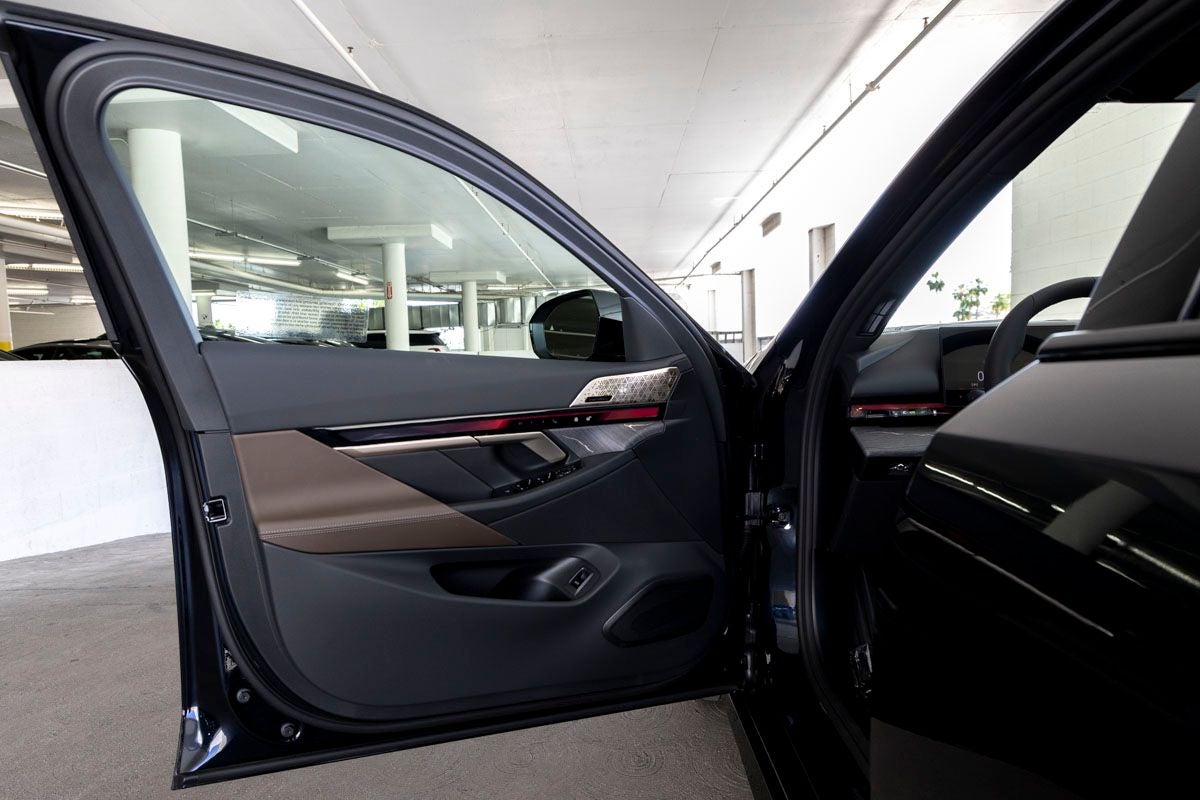 2026 BMW 550e 550e xDrive