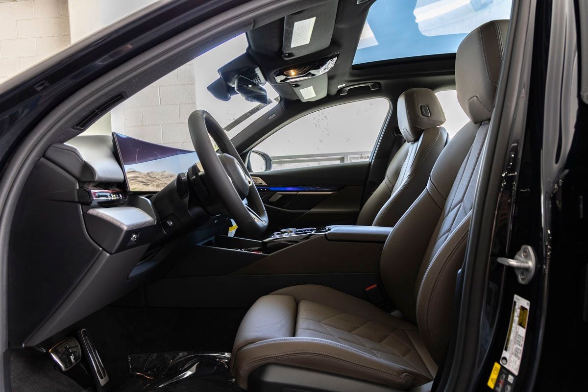 2026 BMW 550e 550e xDrive