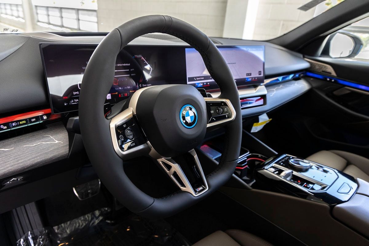 2026 BMW 550e 550e xDrive