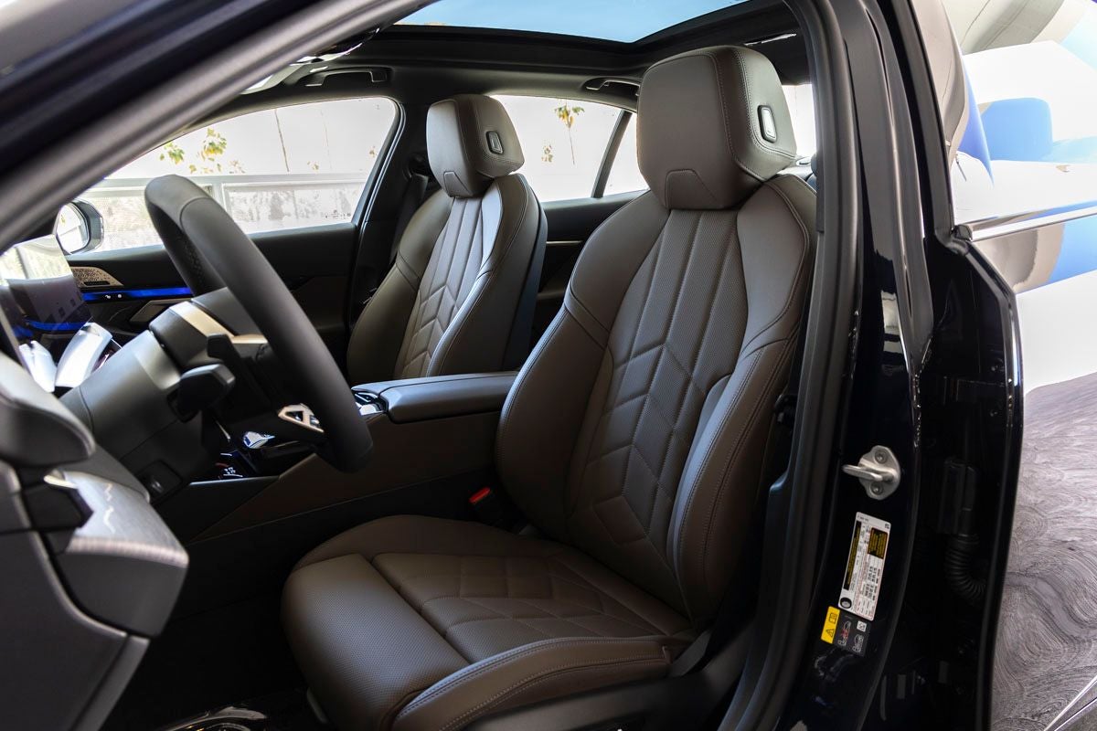 2026 BMW 550e 550e xDrive