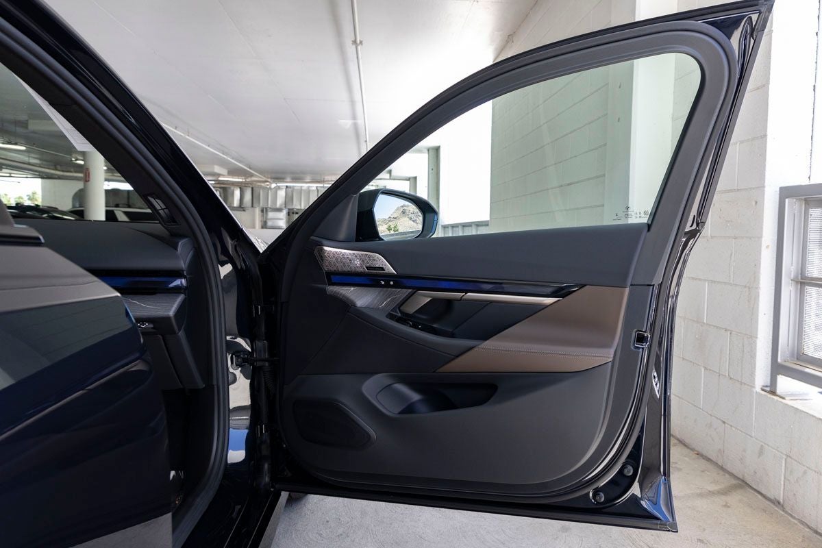 2026 BMW 550e 550e xDrive