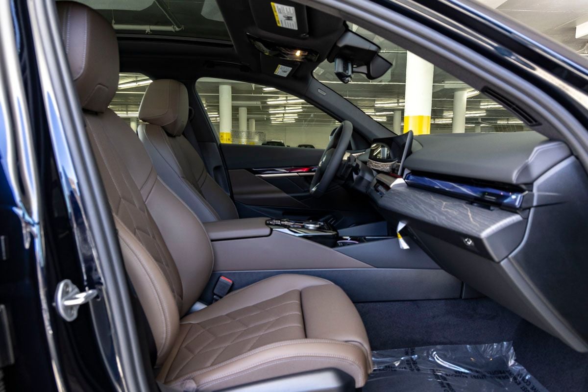 2026 BMW 550e 550e xDrive