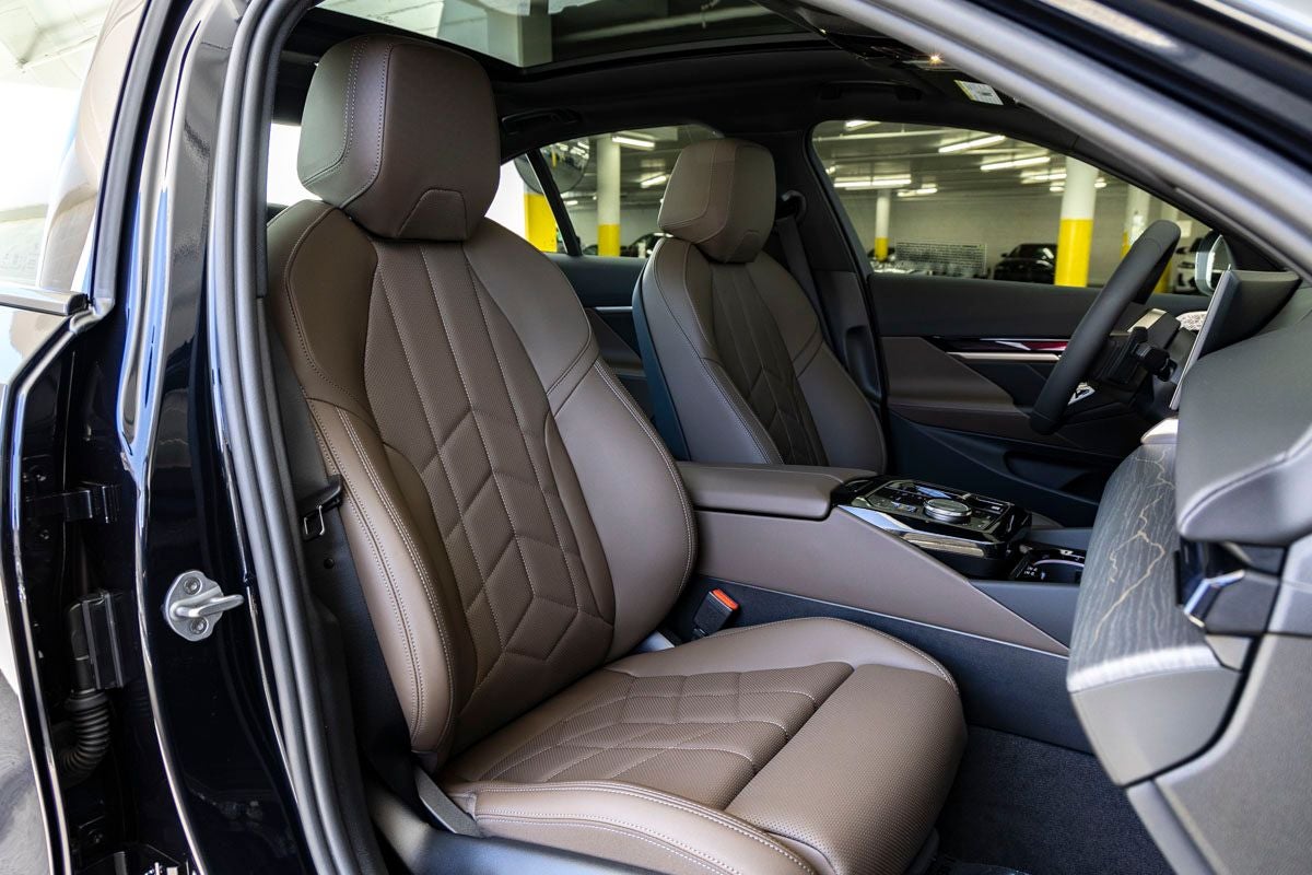 2026 BMW 550e 550e xDrive