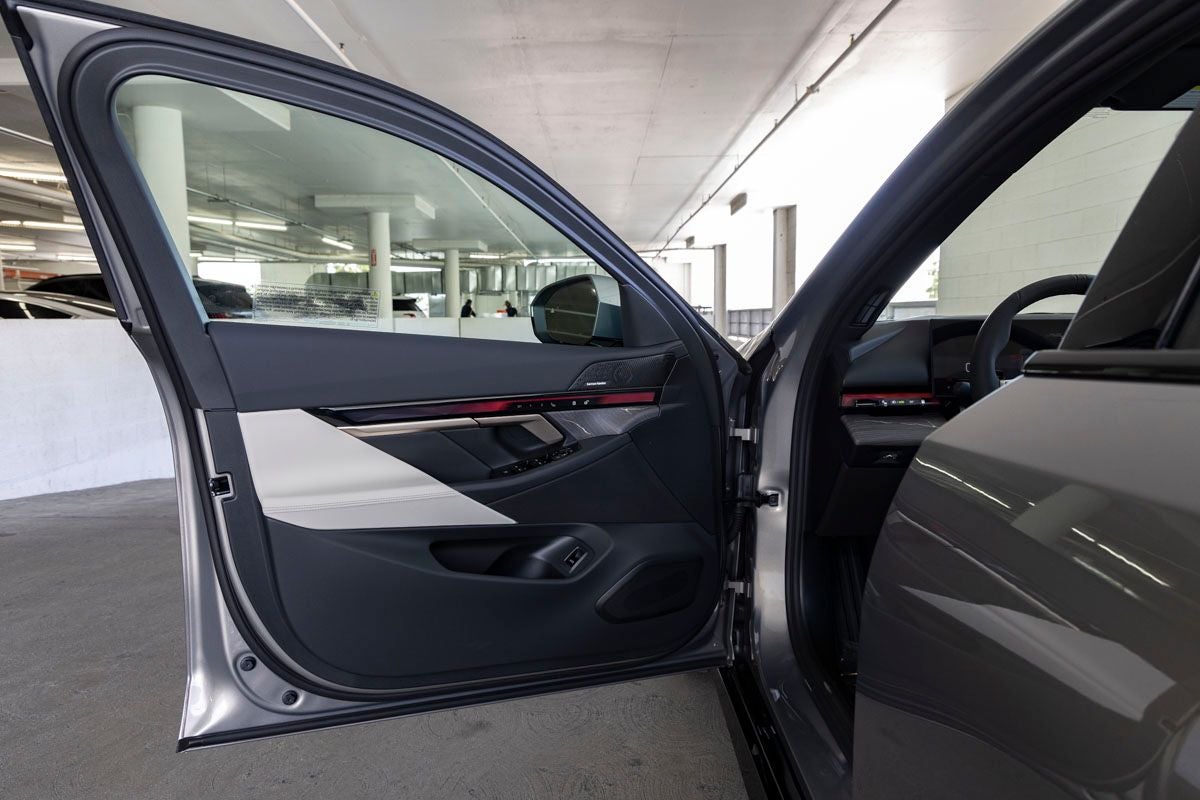 2026 BMW 550e 550e xDrive