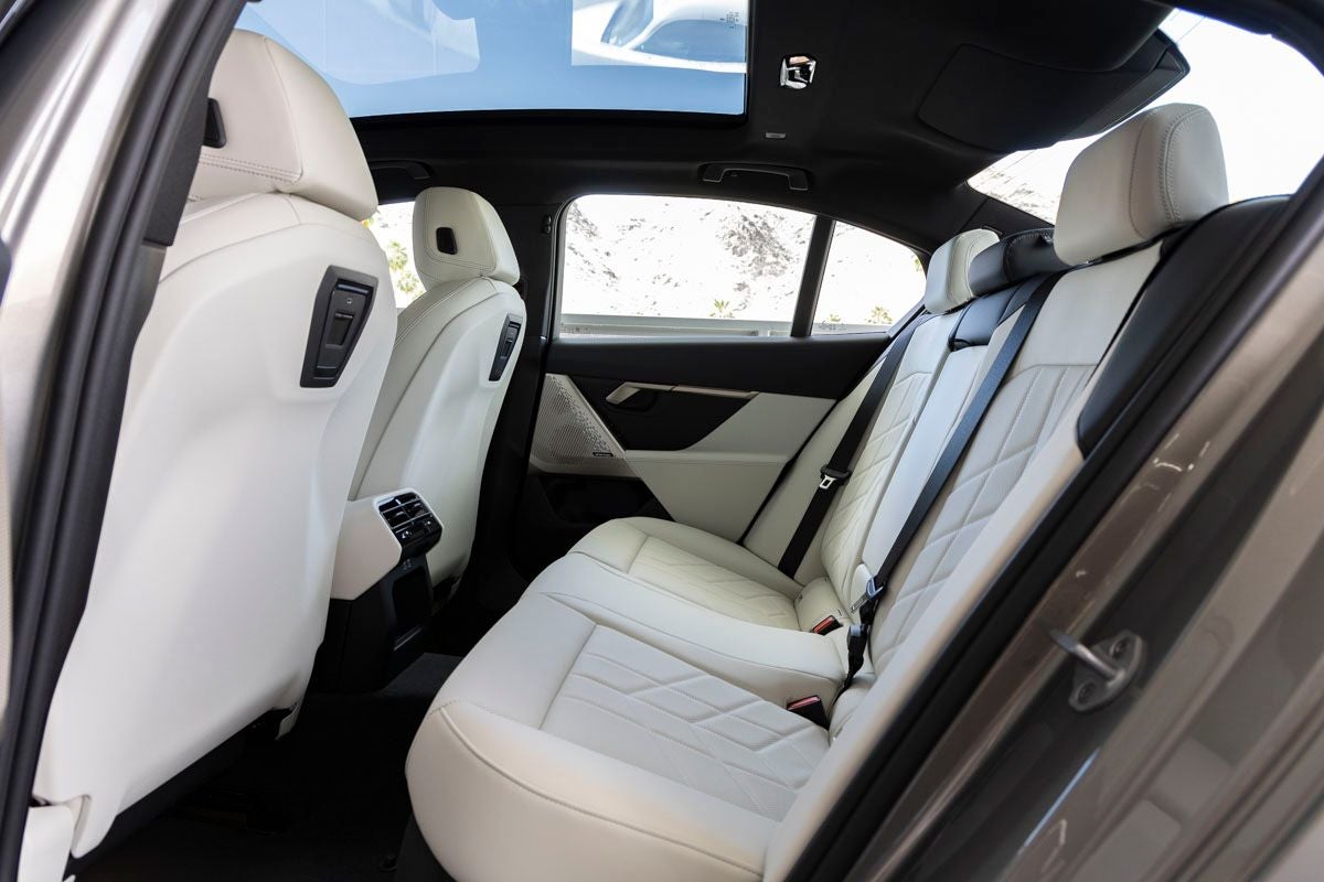 2026 BMW 550e 550e xDrive