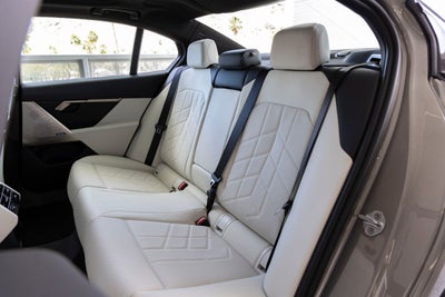 2026 BMW 550e 550e xDrive