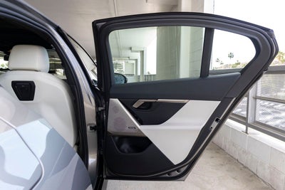 2026 BMW 550e 550e xDrive