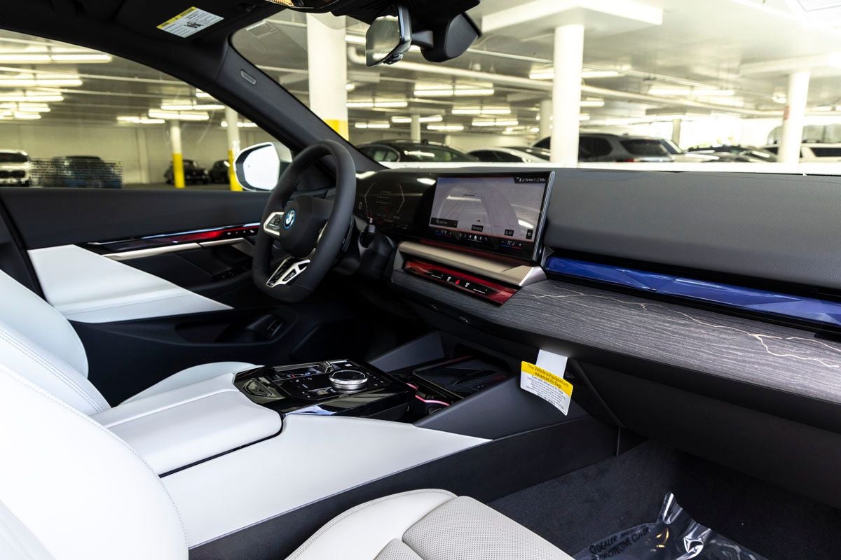 2026 BMW 550e 550e xDrive