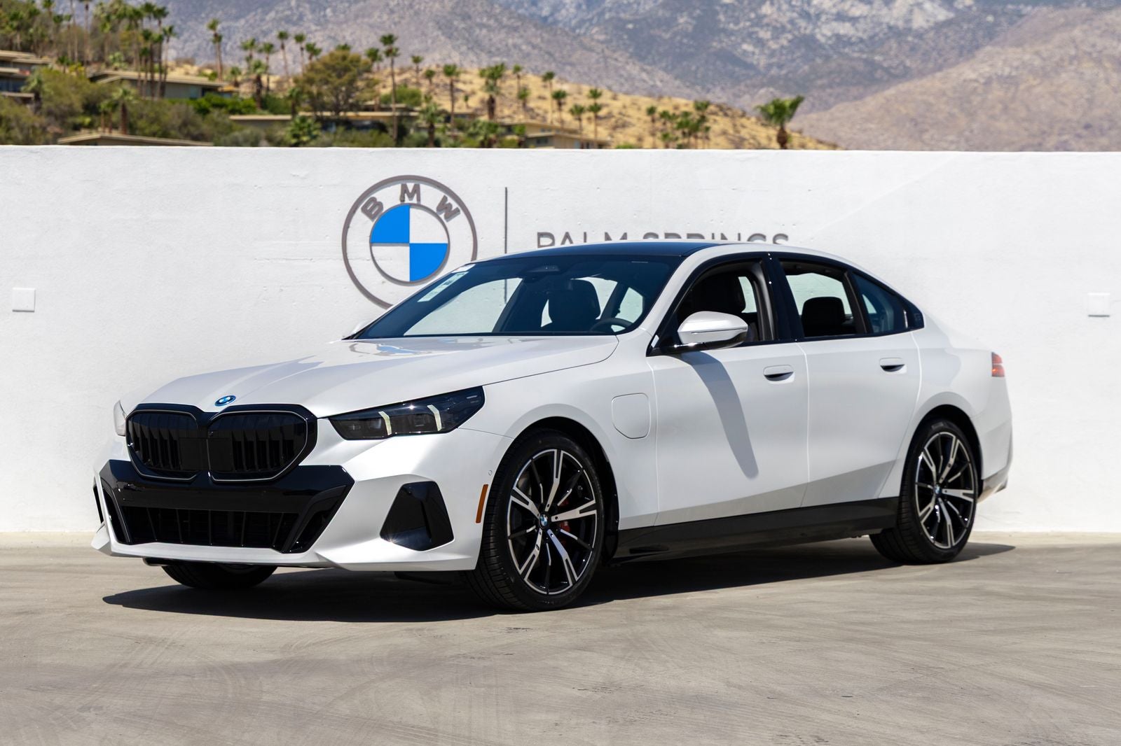 2027 BMW 550e Base