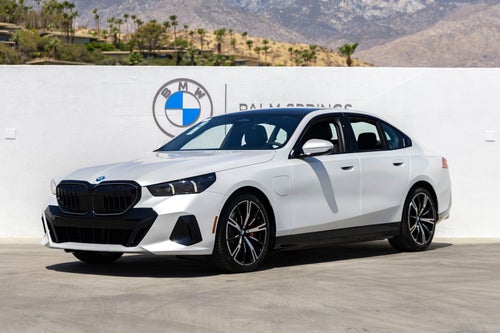 2027 BMW 550e Base