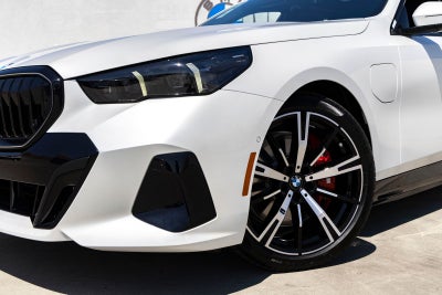 2027 BMW 550e Base