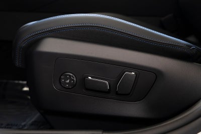 2027 BMW 550e Base