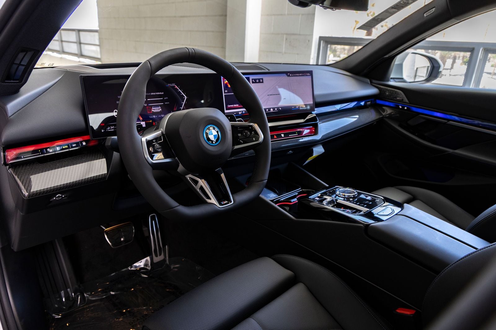 2027 BMW 550e Base