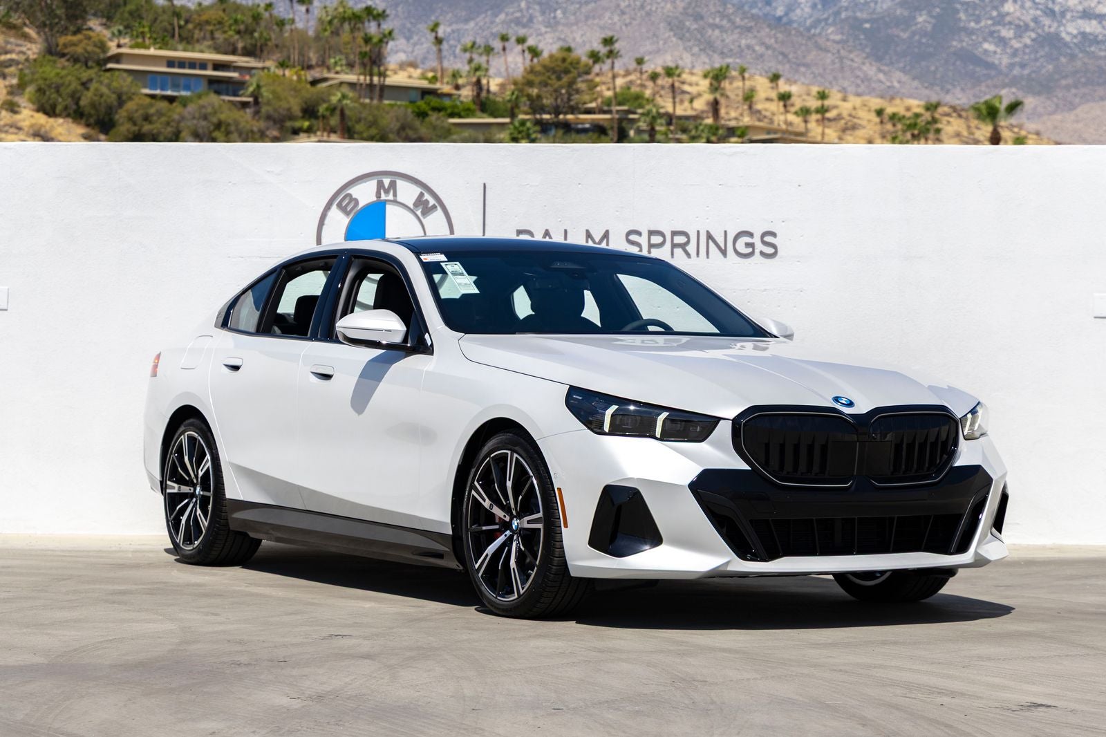 2027 BMW 550e Base