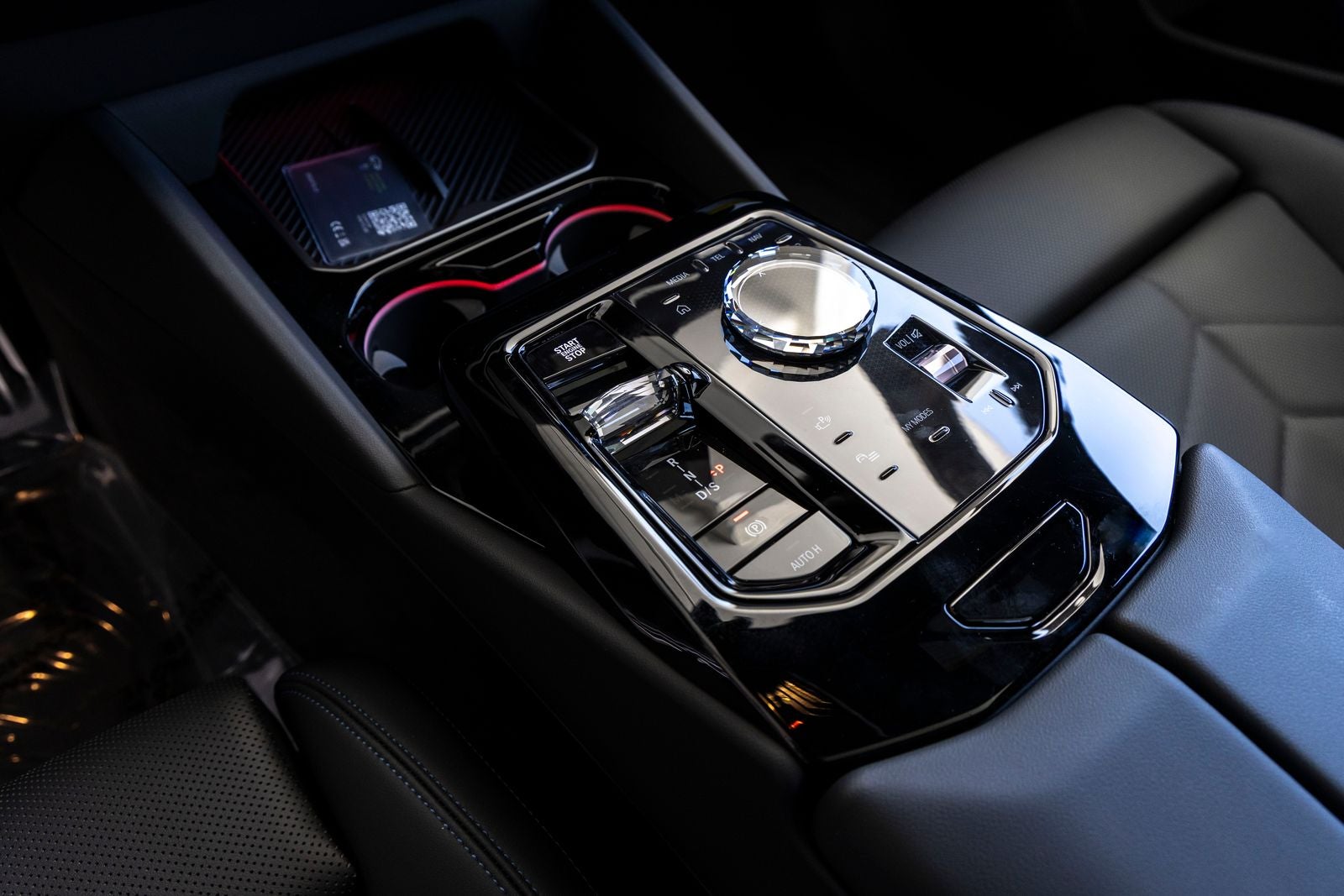 2027 BMW 550e Base