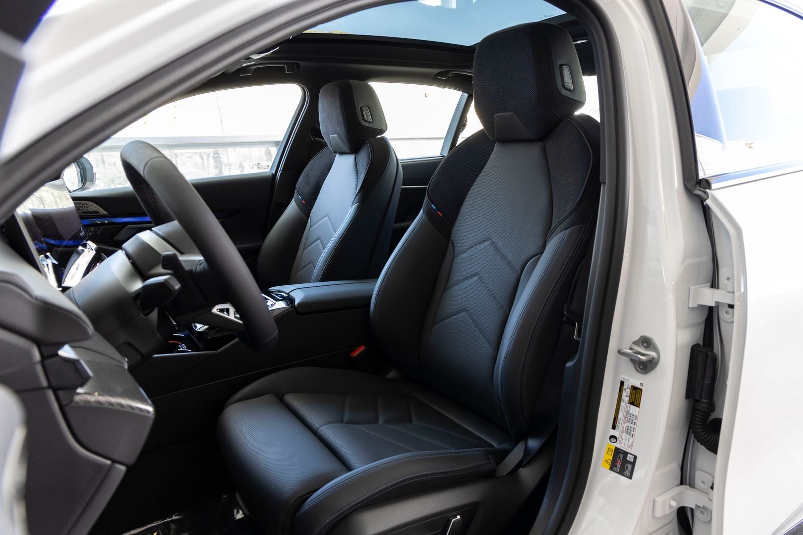2027 BMW 550e Base