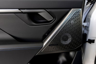 2027 BMW 550e Base