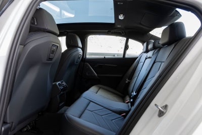 2027 BMW 550e Base