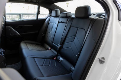 2027 BMW 550e Base