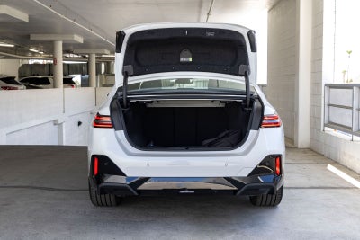 2027 BMW 550e Base