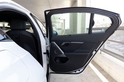 2027 BMW 550e Base