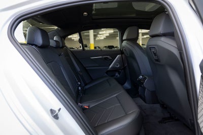 2027 BMW 550e Base
