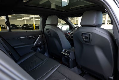 2027 BMW 550e Base