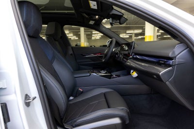 2027 BMW 550e Base