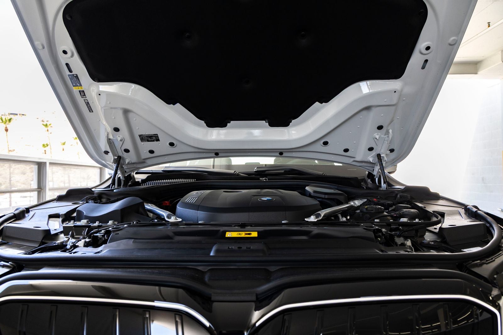 2027 BMW 550e Base