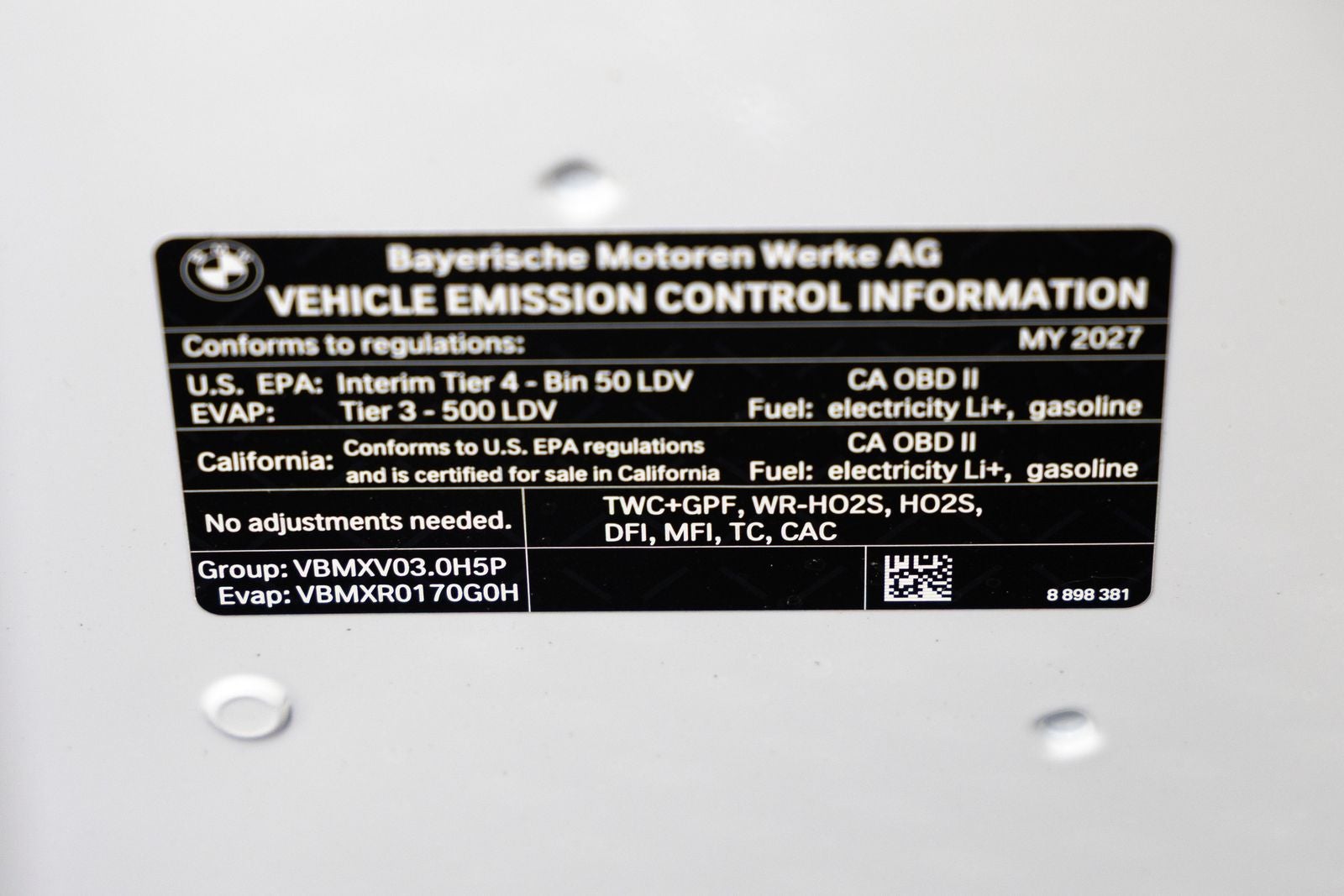 2027 BMW 550e Base