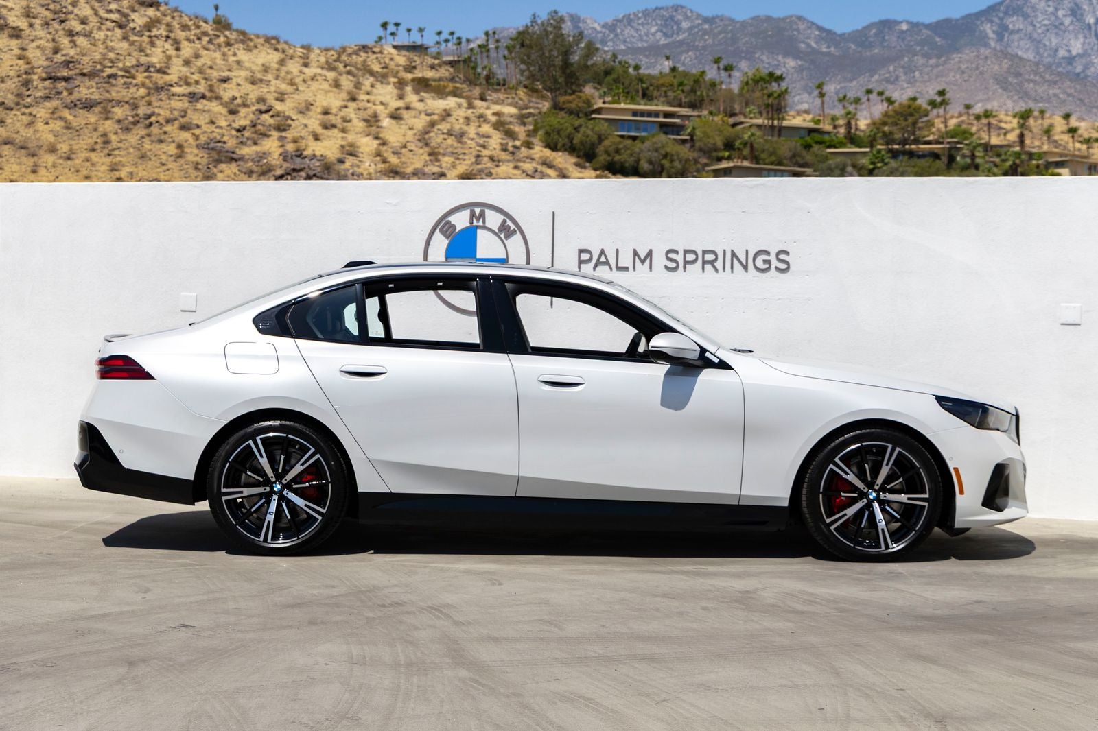 2027 BMW 550e Base
