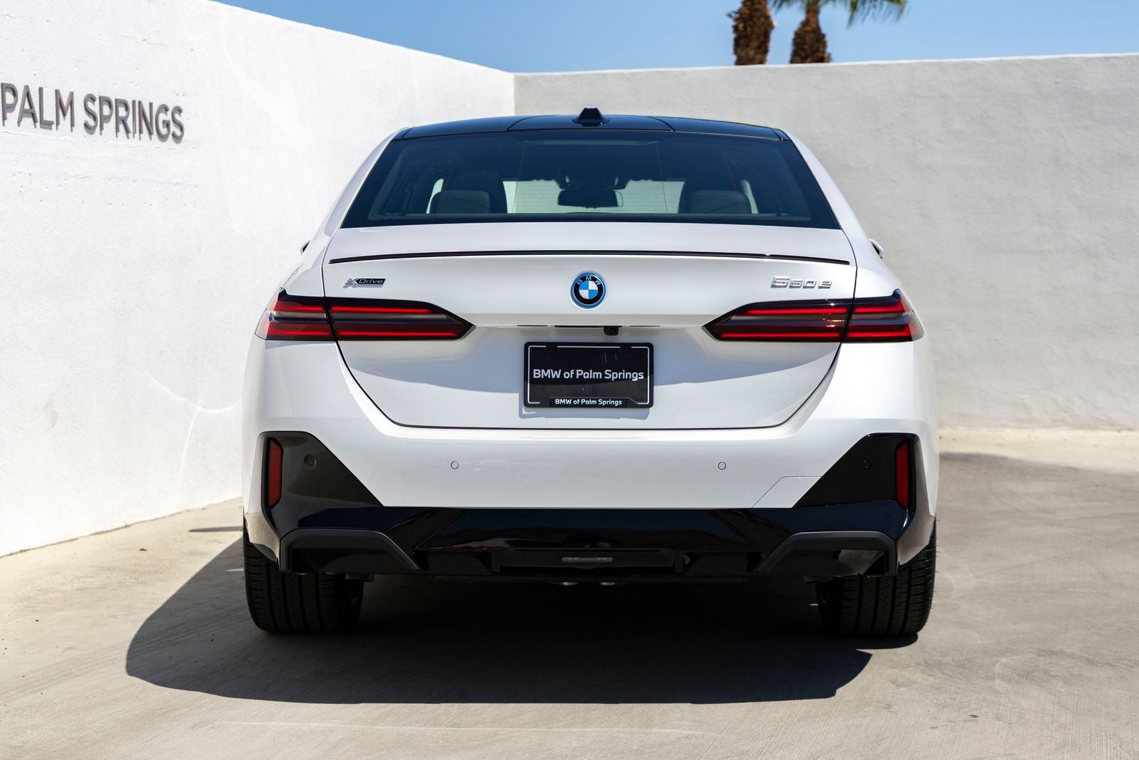 2027 BMW 550e Base