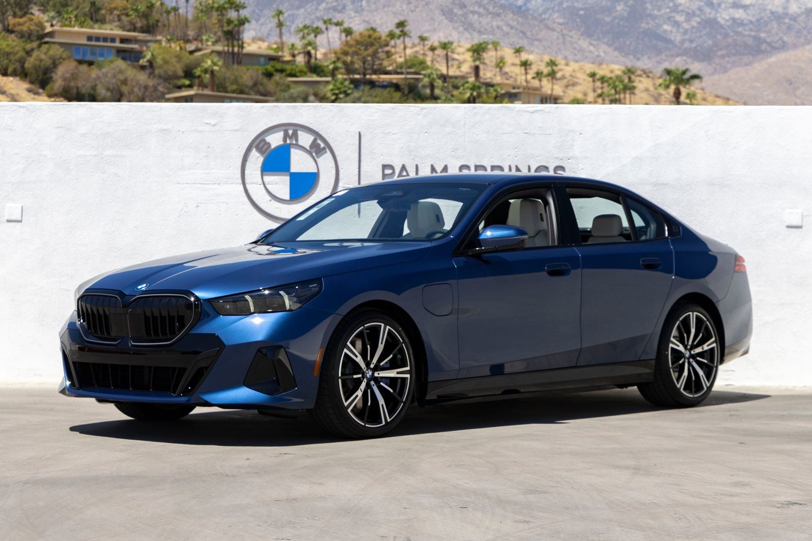2027 BMW 550e 550e xDrive